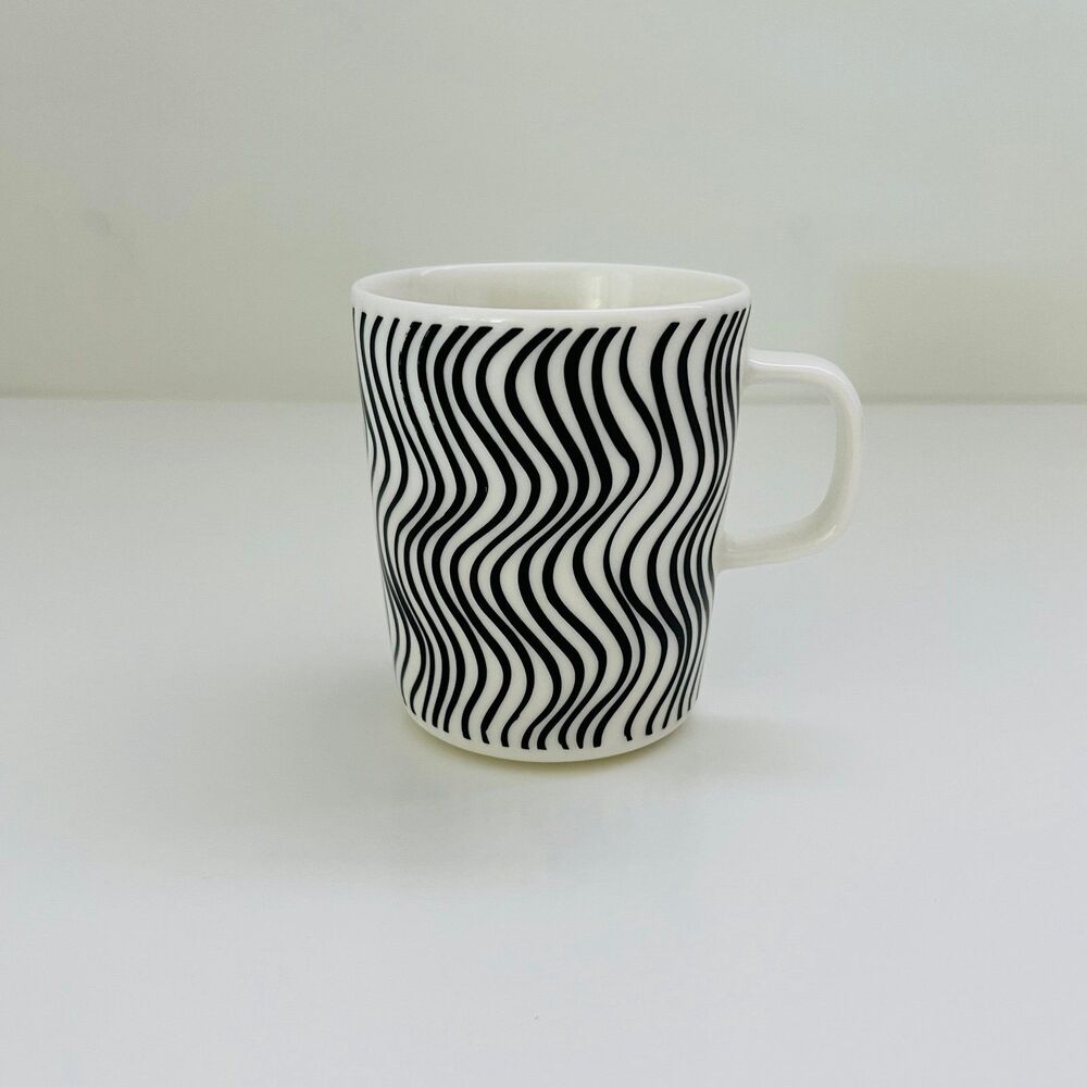 MARIMEKKO Black White Vertical Wavy Lines Oiva 'Silkkikuikka' Coffee Mug Cup